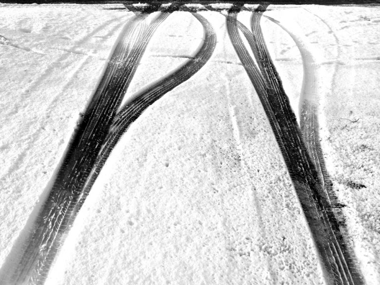 Tyre tracks in the snow